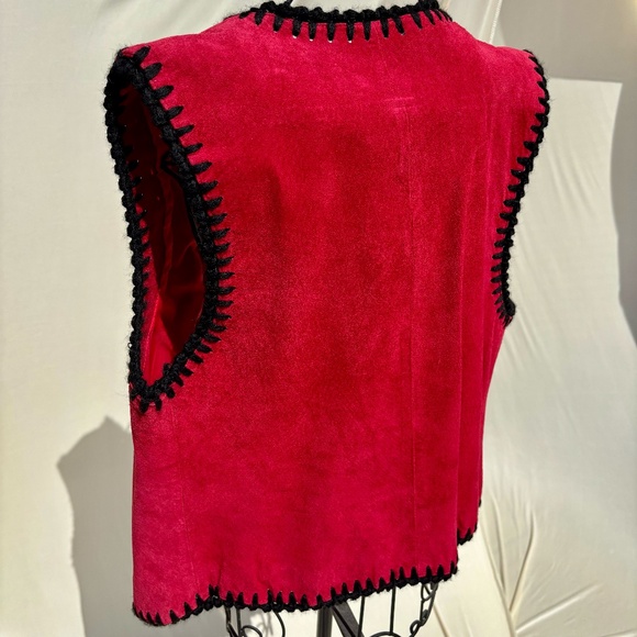 Vintage 80s Red Suede Leather Vest Boho Western Festival Style by Erez Levy Sm - Picture 4 of 9